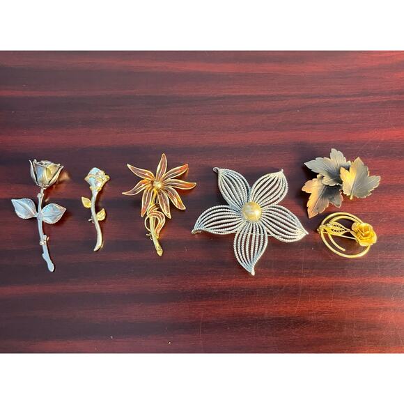 Vintage Jewelry - VTG Floral Brooch Lot of 6 Sarah Coventry K&T More Boho Cottage Core